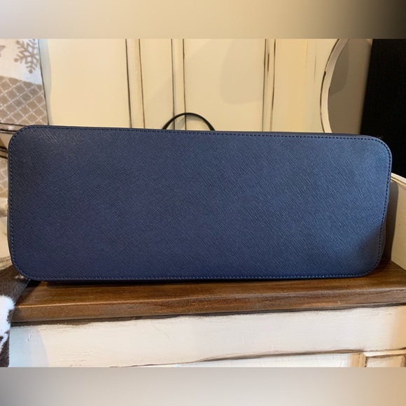 MICHAEL Michael Kors Jet Set Travel Top - Picture 3 of 16